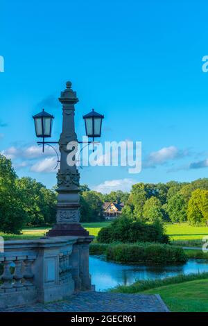 Milchviehbetrieb und Wiese mit Kühen im Bürgerpark Hansestadt Bremen oder Main City Park Hansestadt Bremen, Bundesland Bremen, Norddeutschland Stockfoto