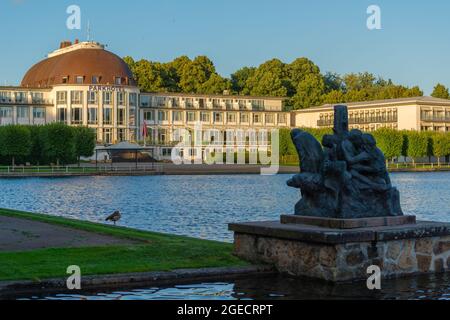 Das Parkhotel im Bürgerpark Hansestadt Bremen aus dem 19. Jahrhundert oder der Hauptstadtpark Hansestadt Bremen, Bundesland Bremen, Norddeutschland Stockfoto