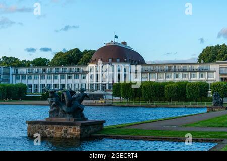 Das Parkhotel im Bürgerpark Hansestadt Bremen aus dem 19. Jahrhundert oder der Hauptstadtpark Hansestadt Bremen, Bundesland Bremen, Norddeutschland Stockfoto