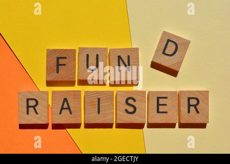 Fun, Fund Raiser, spielen auf Worte in Holz-Alphabet Buchstaben isoliert auf bunten Hintergrund Stockfoto