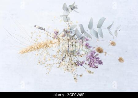 Getrocknete Blumen in einem Glas Stockfoto