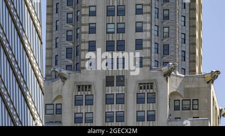 Das Chrysler Building ist ein Art déco-Wolkenkratzer im Stadtteil Turtle Bay auf der East Side von Manhattan, New York City. Stockfoto
