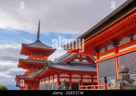 Kiyomizu-dera, offiziell Otowa-san Kiyomizu-dera, ist eine unabhängige buddhistische Tempel in Kyoto, Japan Stockfoto