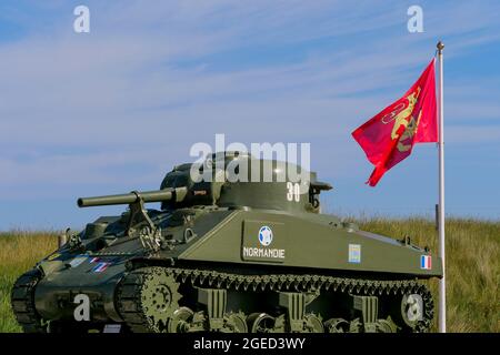 Sherman-Panzer „Normandie“, 2. Anlandungsdenkmal der französischen Panzerdivision, Departement Manche, Cotentin, Region Normandie, Frankreich Stockfoto