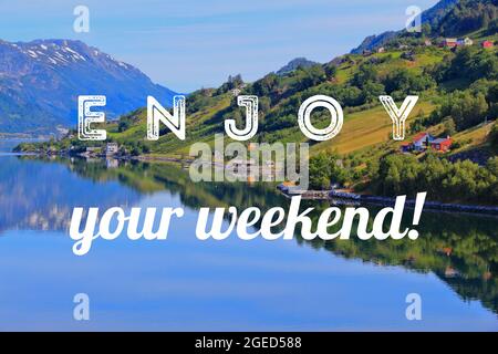 Genießen Sie Ihr Wochenende. Motivationsposter „Freude am Arbeitsplatz“. Stockfoto
