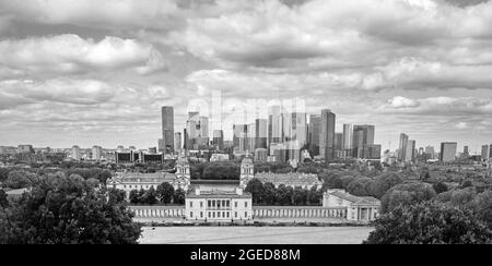 Luftaufnahme mit Blick auf das Greenwich Naval College und Canary Wharf in London Stockfoto