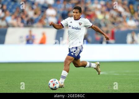 18. August 2021; Foxborough, MA, USA; D.C. United-Stürmer Edison Flores (10) dribbelt während eines MLS-Matches zwischen D.C. United und New England Revolution im Gillette Stadium. Anthony Nesmith/CSM Stockfoto