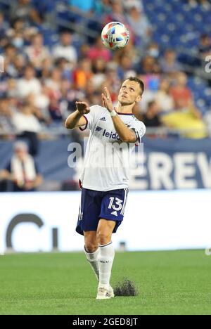 18. August 2021; Foxborough, MA, USA; Der Verteidiger von D.C. United, Frederic Brillant (13), steht während eines MLS-Spiels zwischen D.C. United und New England Revolution im Gillette Stadium an der Spitze des Balls. Anthony Nesmith/CSM Stockfoto