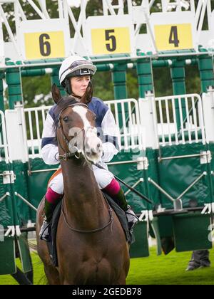 Saffie Osborne beim Ebor Racing Festival auf der York Racecourse auf dem Tenaya Canyon. Stockfoto