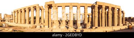 Luxor Temple Hall Säulen, volles Panorama, Ägypten Stockfoto