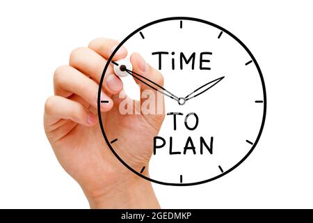 Zeituhr mit handgeschriebenem Text „Time to Plan“ isoliert auf weißem Hintergrund. Konzeptionelles Bild über Planung, Strategie oder Organisation. Stockfoto