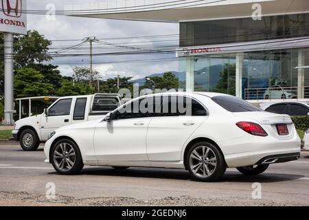 Chiangmai, Thailand -Juli 17 2021: Luxusauto Mercedes Benz C220d. Foto an der Radialstraße Nr. 1001 nördlich der Stadt chiangmai. Stockfoto