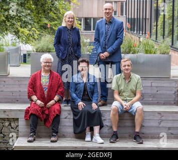 Edinburgh, Großbritannien. 19. August 2021 Im Bild: Ambrose Parry (Marissa Haetzman und Chris Brookmyre), Val McDermid, Mary Paulson Ellis und Doug Johnstone treten alle beim Edinburgh International Book Festival auf, das am Edinburgh College of Art stattfindet.Alle vier Autoren haben in der Zeit des Book Festivals einen neuen Krimi veröffentlicht. Kredit: Rich Dyson/Alamy Live Nachrichten Stockfoto