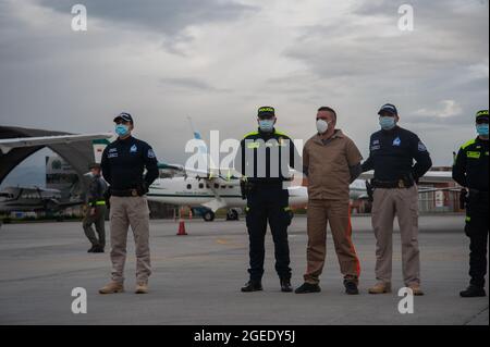 Bilder von Yamit Picon Rodriguez alias 'CHONCHA'Henry Trigos Celon alias 'HENRY', beide von der ELN-Guerilla und Alexander Montoya Usuga alias 'El Flac Stockfoto