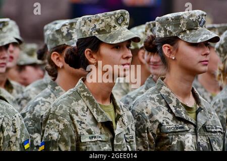 Kiew, Ukraine. August 2021. KIEW, UKRAINE - 18. AUGUST: Einheiten der ukrainischen Streitkräfte nehmen am 18. August 2021 an einer Generalprobe der Militärparade anlässlich des Unabhängigkeitstages in der Chreschatyk-Straße in Kiew, Ukraine, Teil. (Foto: Aleksandr Gusev/Pacific Press/Sipa USA) Quelle: SIPA USA/Alamy Live News Stockfoto