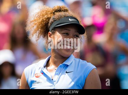 Cincinnati, USA. August 2021. Naomi Osaka aus Japan in Aktion während der zweiten Runde des Western & Southern Open WTA 1000 Tennisturniers 2021 gegen Cori Gauff aus den Vereinigten Staaten am 18. August 2021 im Lindner Family Tennis Center in Cincinnati, USA - Foto Rob Prange/Spanien DPPI/DPPI Quelle: Independent Photo Agency/Alamy Live News Stockfoto