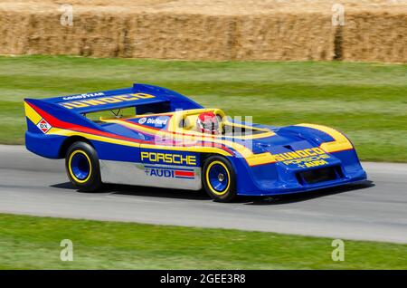 1973 Porsche 917-30 kann am Rennwagen auf der Bergrennen-Strecke beim Goodwood Festival of Speed Autorennen-Event 2014 fahren. Stockfoto