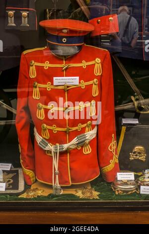 Rote deutsche Tunika / Uniform des Husaren Attila für das Leib-Husar-Regiment / Life-Husar-Regiment Stockfoto