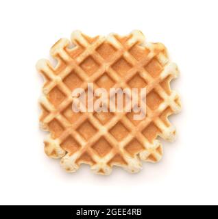 Blick von oben auf die einzelne hausgemachte belgische Waffel isoliert auf weiß Stockfoto