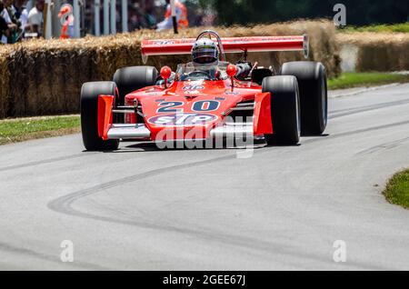 Eagle 7200 Offenhauser STP Indy 500 historischer Rennwagen, der beim Goodwood Festival of Speed-Rennen die Bergstrecke hinauf fährt Stockfoto