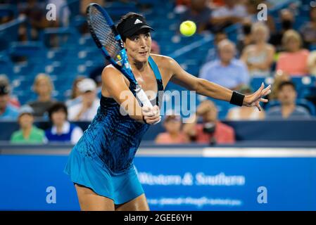 Cincinnati, USA. August 2021. Garbine Muguruza aus Spanien in Aktion während der zweiten Runde des Western & Southern Open WTA 1000 Tennisturniers 2021 gegen Caroline Garcia aus Frankreich am 18. August 2021 im Lindner Family Tennis Center in Cincinnati, USA - Foto Rob Prange/Spanien DPPI/DPPI Credit: Independent Photo Agency/Alamy Live News Stockfoto