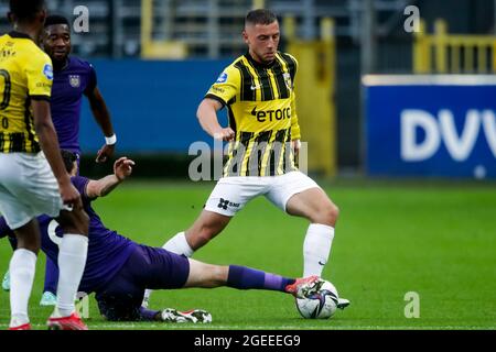 Brüssel, Belgien. August 2021. BRÜSSEL, BELGIEN - 19. AUGUST: Maximilian Wittek von Vitesse während des Play-off der UEFA Europa Conference League ein Spiel zwischen RSC Anderlecht und Vitesse im Lotto Park am 19. August 2021 in Brüssel, Belgien (Foto von Broer van den Boom/Orange Picics) Credit: Orange Pics BV/Alamy Live News Stockfoto