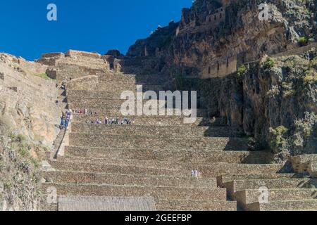 OLLANTAYTAMBO, PERU - 20. MAI 2015: Terrassen der Inka-Ruinen von Ollantaytambo, Heiliges Tal der Inkas, Peru Stockfoto