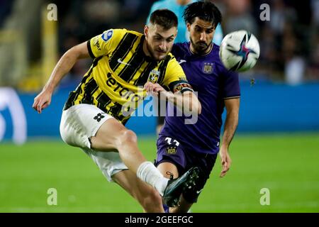 Brüssel, Belgien. August 2021. BRÜSSEL, BELGIEN - 19. AUGUST: Matus Bero von Vitesse während des Play-off der UEFA Europa Conference League ein Spiel zwischen RSC Anderlecht und Vitesse im Lotto Park am 19. August 2021 in Brüssel, Belgien (Foto von Broer van den Boom/Orange Picics) Credit: Orange Pics BV/Alamy Live News Stockfoto