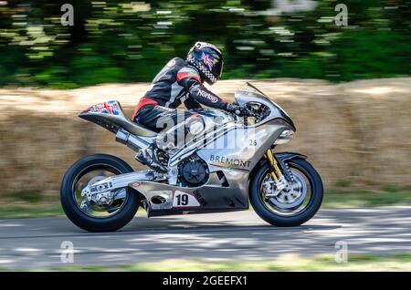 Bremont Norton SG3 TT-Motorrad, das beim Goodwood Festival of Speed-Autorennen 2014 auf der Bergrennen-Strecke unterwegs ist Stockfoto