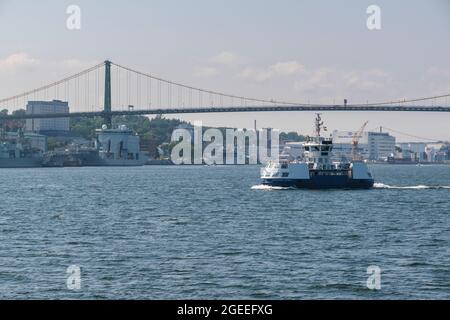 Halifax, Kanada - 10. August 2021: Halifax Transit Ferry fährt von Dartmouth nach Halifax Stockfoto