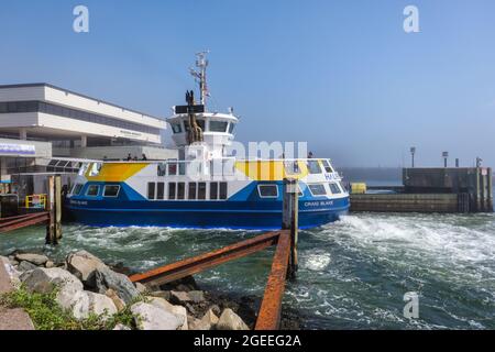 Dartmouth, Kanada - 10. August 2021: Halifax Transit Ferry am Fährhafen Stockfoto