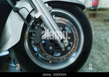 Vorderrad eines Motorrads Stockfoto