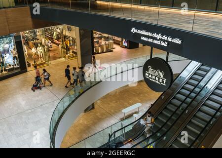 Montreal, CA - 17. Juli 2021: Time Out Market Food Hall in Centre Eaton Stockfoto