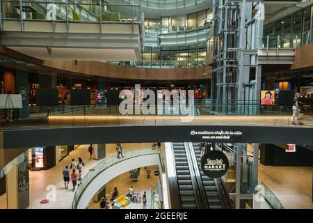 Montreal, CA - 17. Juli 2021: Time Out Market Food Hall in Centre Eaton Stockfoto