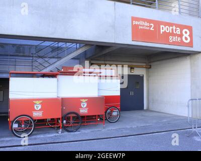 Lissabon, Portugal. August 2021. (INT) Bewegung in Lissabon. 19. August 2021, Lissabon, Portugal: Bewegung um den Bahnhof Santa Apolonia, in der Nähe des Fußballstadions Benfica, in Lissabon, am Donnerstag (19), inmitten der Coronavirus-Pandemie. (Bild: © Edson De Souza/TheNEWS2 über ZUMA Press Wire) Stockfoto