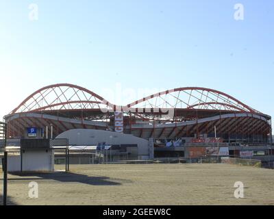 Lissabon, Portugal. August 2021. (INT) Bewegung in Lissabon. 19. August 2021, Lissabon, Portugal: Bewegung um den Bahnhof Santa Apolonia, in der Nähe des Fußballstadions Benfica, in Lissabon, am Donnerstag (19), inmitten der Coronavirus-Pandemie. (Bild: © Edson De Souza/TheNEWS2 über ZUMA Press Wire) Stockfoto