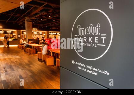 Montreal, CA - 17. Juli 2021: Time Out Market Food Hall in Centre Eaton Stockfoto