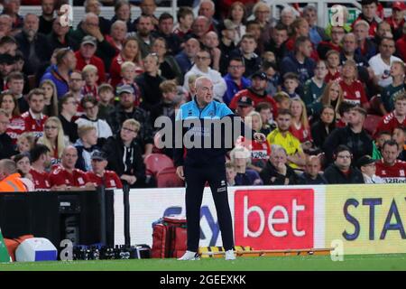 MIDDLESBROUGH, GROSSBRITANNIEN. 18. AUGUST: Mark Warburton, Manager der Queens Park Rangers, während des Sky Bet Championship-Spiels zwischen Middlesbrough und den Queens Park Rangers im Riverside Stadium, Middlesbrough am Mittwoch, 18. August 2021. (Kredit: Mark Fletcher | MI News) Stockfoto