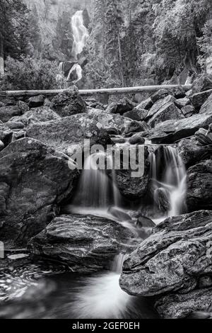 Ein Pool flussabwärts der Fish Creek Falls in Steamboat Springs, Colorado. Stockfoto