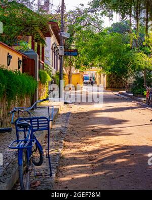 Paqueta Island, Rio de Janeiro, Brasilien - UM 2021: Typische städtische Umgebung, aus dem täglichen Leben der Nachbarschaft, aufgenommen in Paquetá Stockfoto