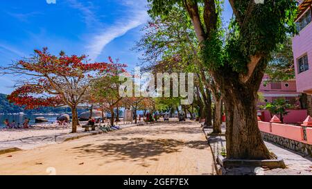 Paqueta Island, Rio de Janeiro, Brasilien - UM 2021: Typische städtische Umgebung, aus dem täglichen Leben der Nachbarschaft, aufgenommen in Paquetá Stockfoto