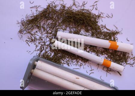 Surabaya, Indonesien - 12. August 2021: Buffalo Bill Zigarettenpapier. Tabak in Papier gerollt Stockfoto