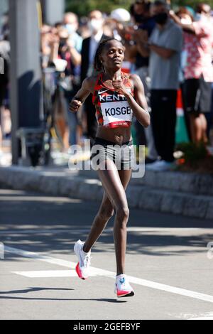 Sapporo, Japan. August 2021. Brigid Kosgei (KEN) Leichtathletik : Frauen-Marathon während der Olympischen Spiele in Tokio 2020 im Sapporo Odori Park in Sapporo, Japan . Quelle: AFLO SPORT/Alamy Live News Stockfoto