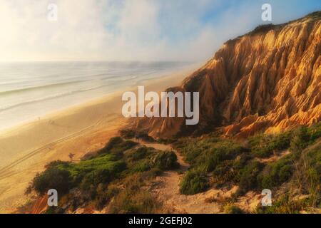 Wunderschöne Landschaft am Strand Praia da Aberta Nova in Portugal Stockfoto