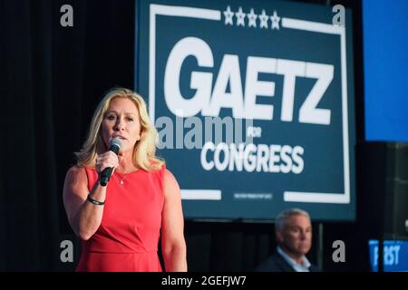 Des Moines, Iowa, USA. August 2021. Rep. MARJORIE TAYLOR GREEN, R-GA spricht während der America First Rally in des Moines. Die Kundgebung wird von einem gemeinsamen Spendenkomitee finanziert, das von Green for Congress und Friends of Matt Gaetz genehmigt wurde. (Bild: © Fritz Nordengren/ZUMA Press Wire) Stockfoto