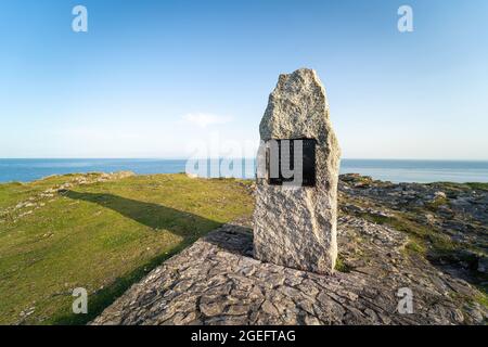 Denkmal auf dem Port-Eynon Point. Port Eynon Rettungsboot Tragödie Denkmal. Gower, Swansea, South Wales, Vereinigtes Königreich Stockfoto