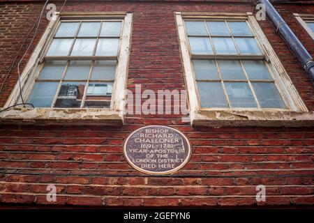 Bischof Richard Challoner 44 Old Gloucester St London - Bischof Richard Challoner, 1691 - 1781, Vikar und Apostolischer Vikar des Londoner Bezirks, starb hier Stockfoto