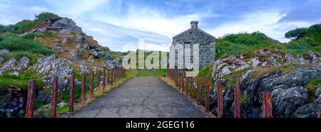 Craignish, Schottland - 6. August 2021: Stürmischer Himmel über Sound of Jura, Corryvreckan und Insel von Craignish Point, Schottland Stockfoto