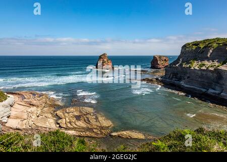 Hendaye (Südwestfrankreich): Die Twin Rocks (französisch „Les Deux Jumeaux“) im Schutzgebiet „corniche Basque“ Stockfoto