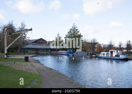 Blick auf den River Kennet in Newbury, Berkshire, Großbritannien, aufgenommen am 19. November 2020 Stockfoto